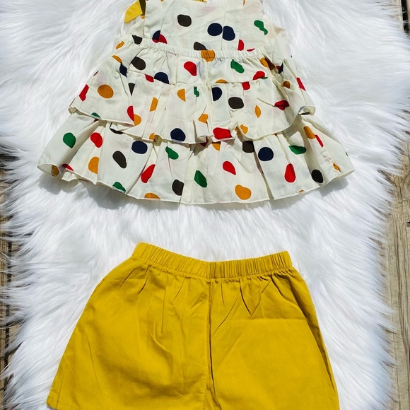 Polka Dot Ruffle Top Girl’s Size 3T Mustard Short - Picture 3 of 6